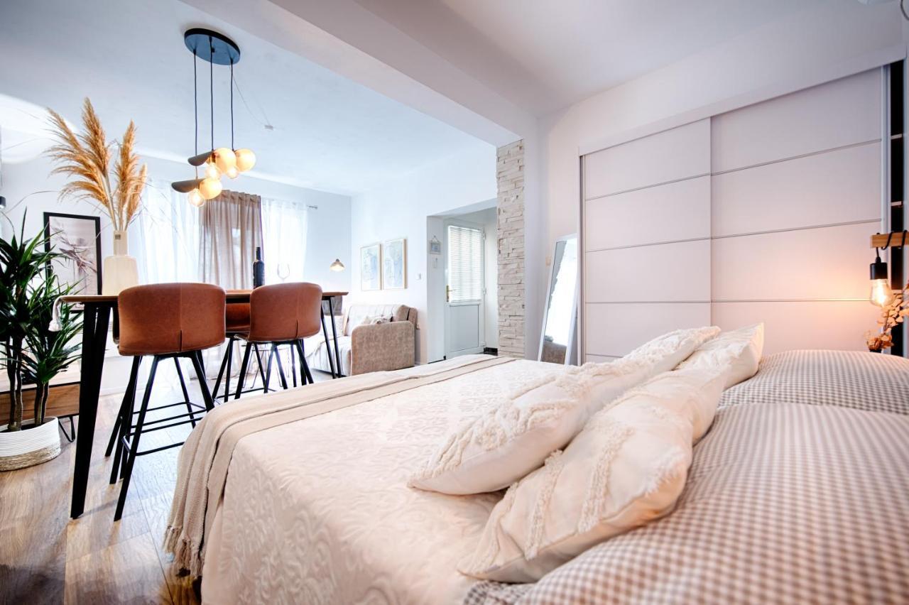 Apartments Dubra Комижа Экстерьер фото